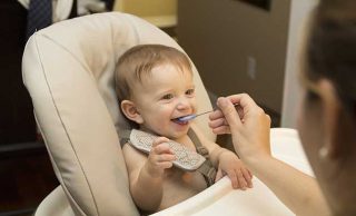 Introducing Solid Foods to Baby: 10 Helpful Tips to Remember