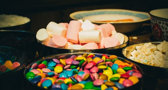 How Consumption of Chocolate and Candies Can Affect Your Kid’s Teeth